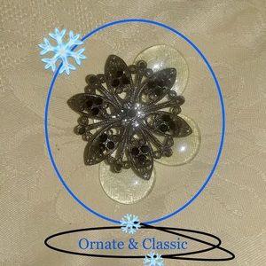 ❄️Black Star Brooch